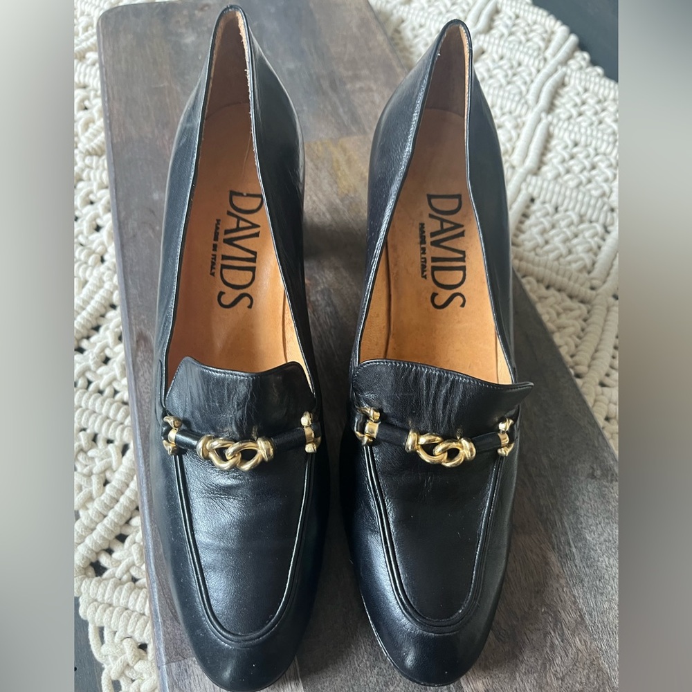 DAVIDS Vintage Black Leather Heeled Loafers With Gold Accent Like New 8.5 US